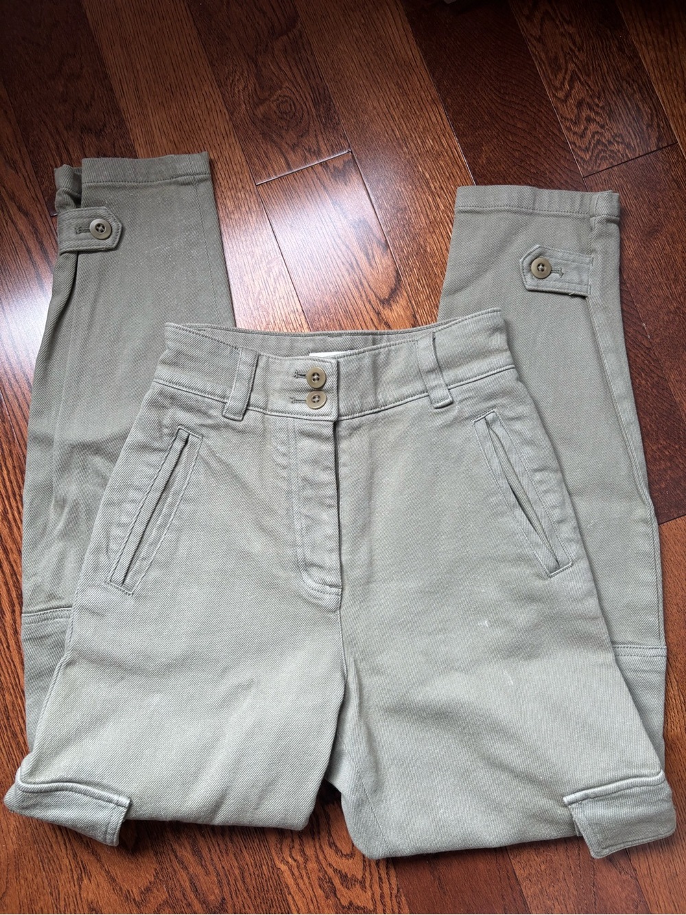 Women’s Aritzia Wilfred Cargo Pants
